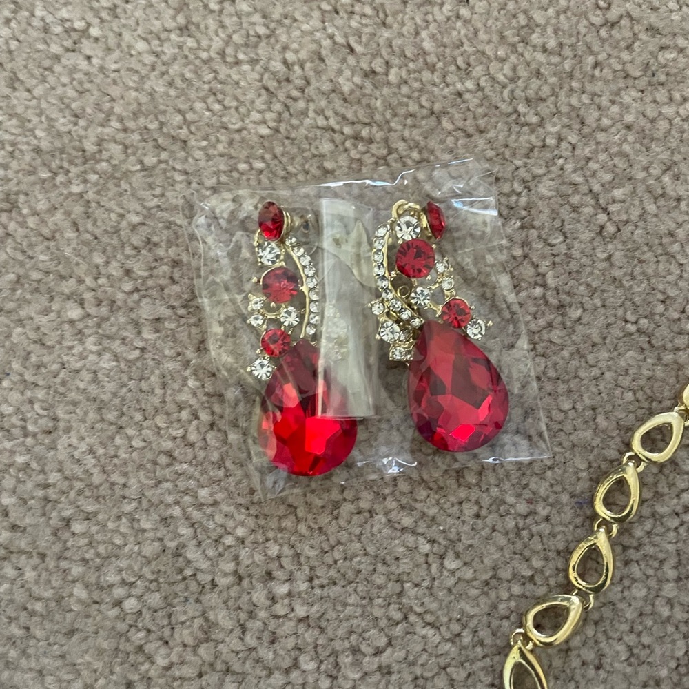 Red Jewelry Set - Picture 3 of 8